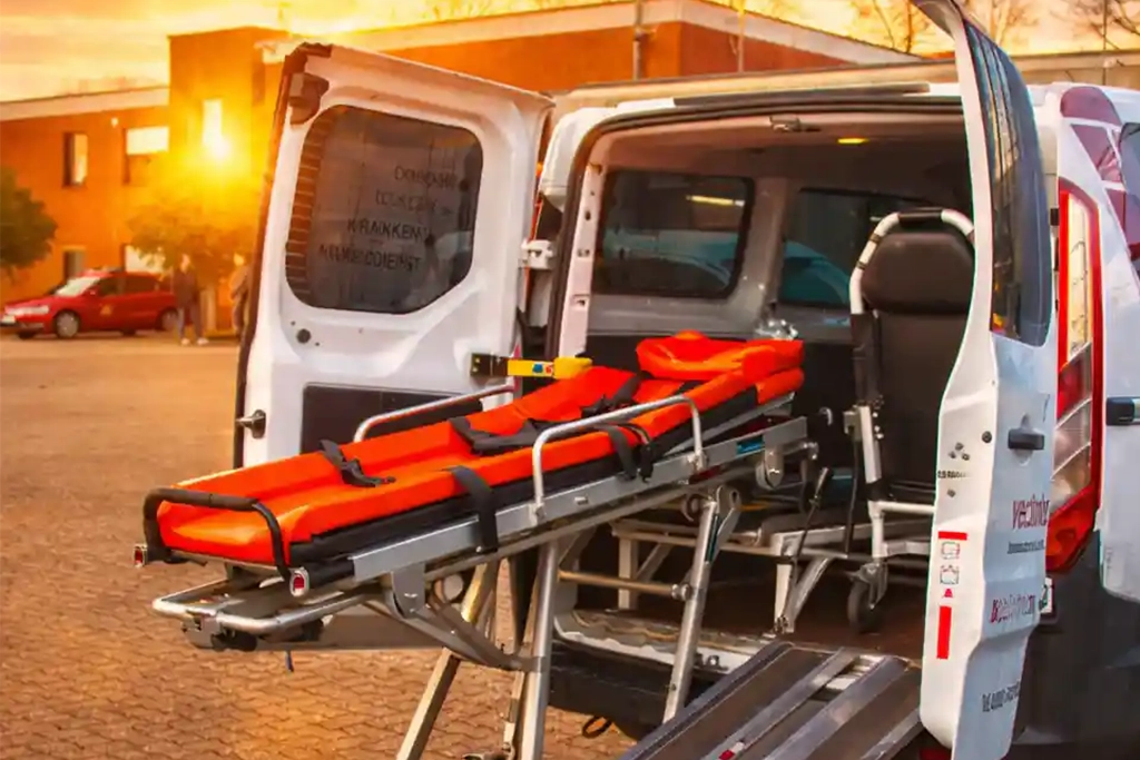 Krankentransportfahrzeug mit Trage